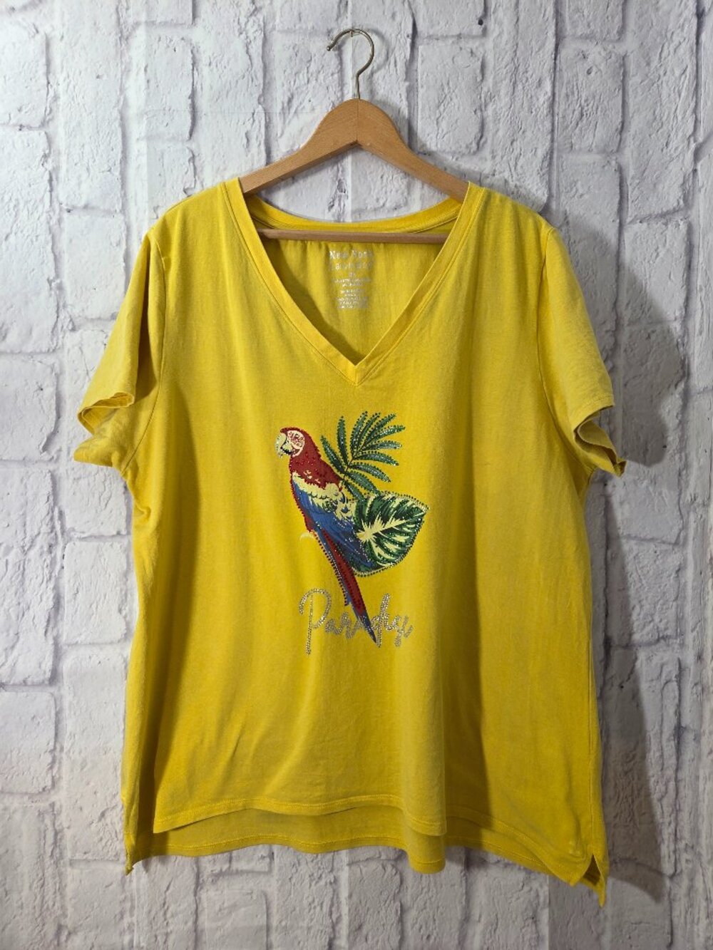 New York Laundry Women's Plus 2X Bright Yellow Paradise Parrott N Neck Tee (Flaw
